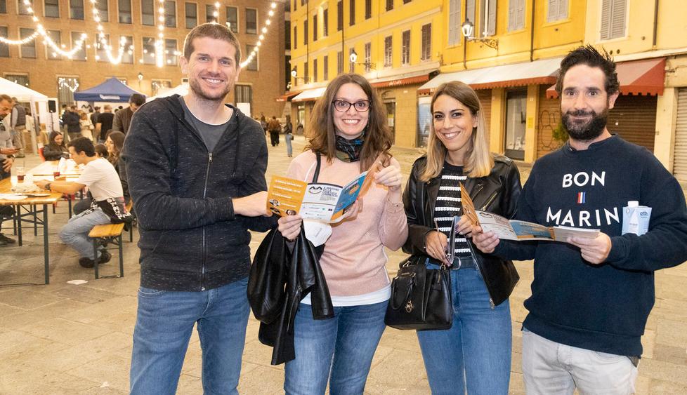 Stuzzicagente, migliaia in centro a Modena a caccia del piatto più gustoso
