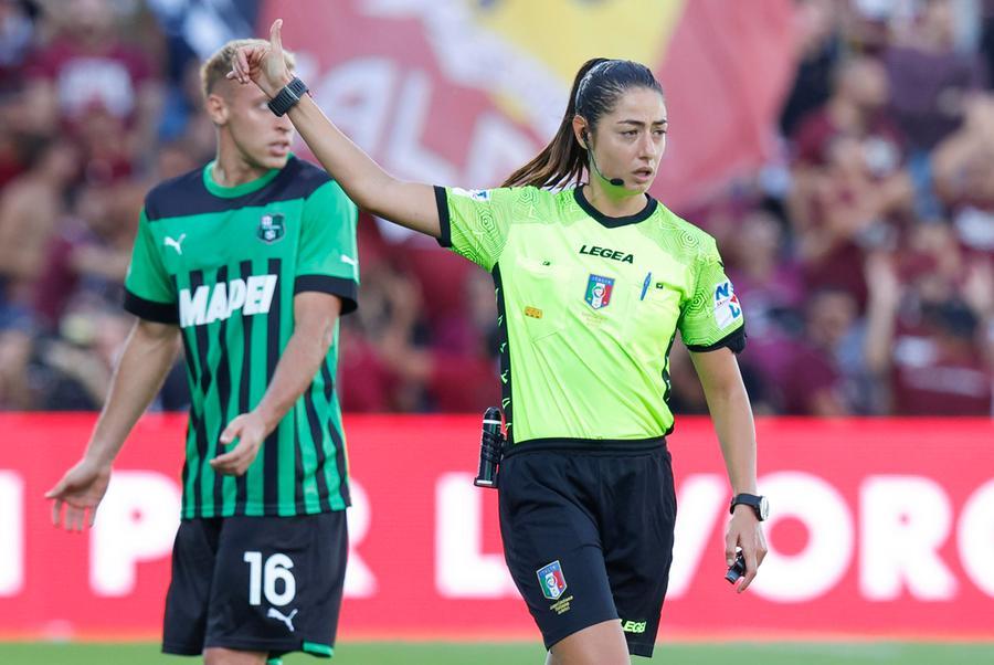 Sassuolo-Salernitana. Maria Sole, decisa e autorevole L’arbitro donna supera l’esame
