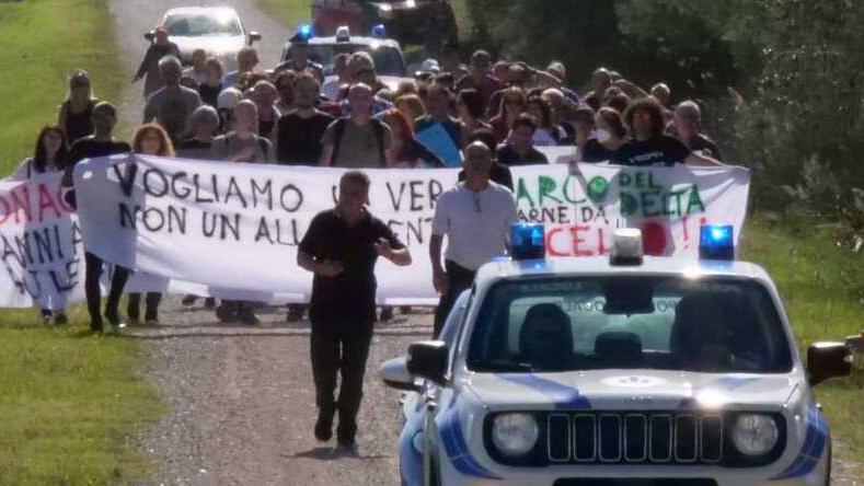 Sit in e raccolta firme per salvare i daini di Volano e Classe: «Rimarranno vivi»