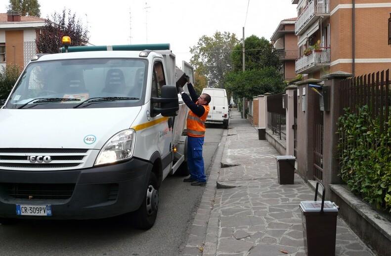 Rifiuti, da oggi si volta pagina: il porta a porta diventa realtà