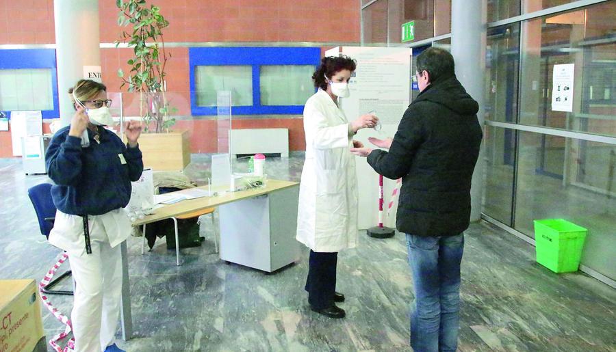 Meno letti per pazienti Covid al Versilia, così le operazioni aumentano