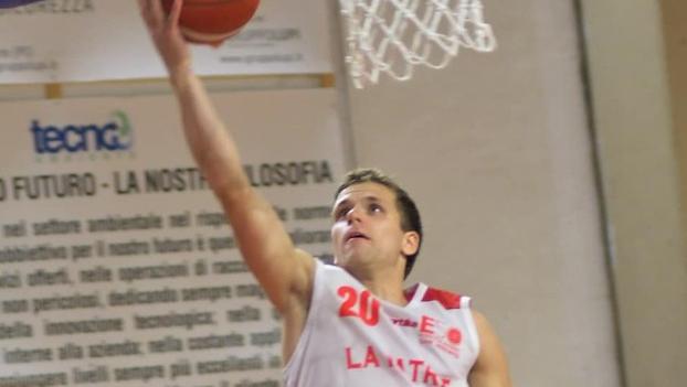 Lorenzo Bellachioma in azione: contro Matelica nel match della prima giornata del campionato di Serie B ha firmato 9 punti con un 3 su 4 da due