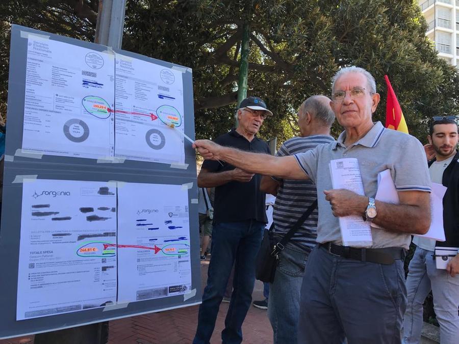 Caro bollette, protesta a Cagliari. "costretti a chiudere"