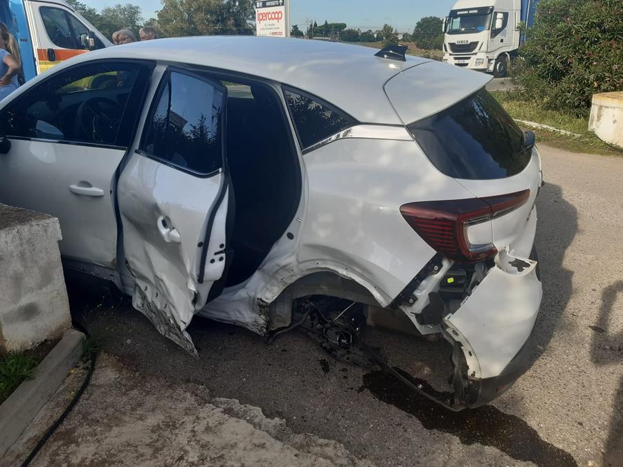 Follonica. Schianto davanti a Ovs, grave un centauro