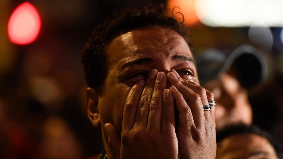 
	La delusione di un sostenitore dell&#39;ex presidente operaio Lula dopo i risultati delle elezioni

