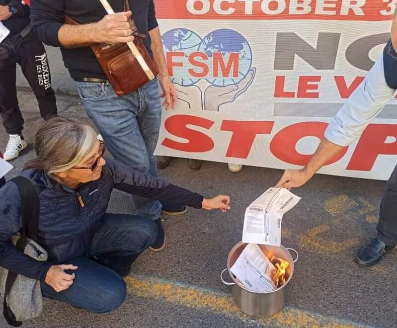 Nelle piazze toscane (e di tutta Italia) si bruciano le bollette