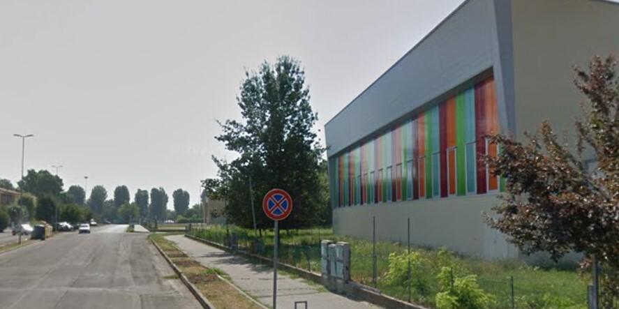 Mirandola. «Spaccio e rissa davanti scuola» 