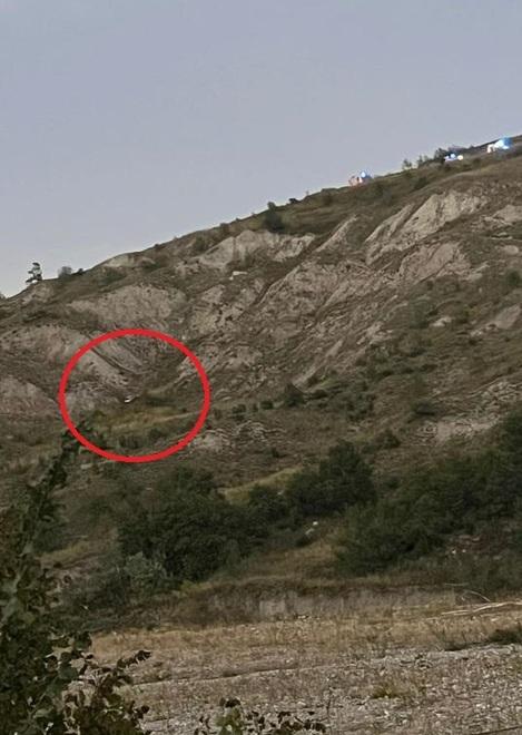 Guiglia. Vola per cento metri in auto giù da un dirupo