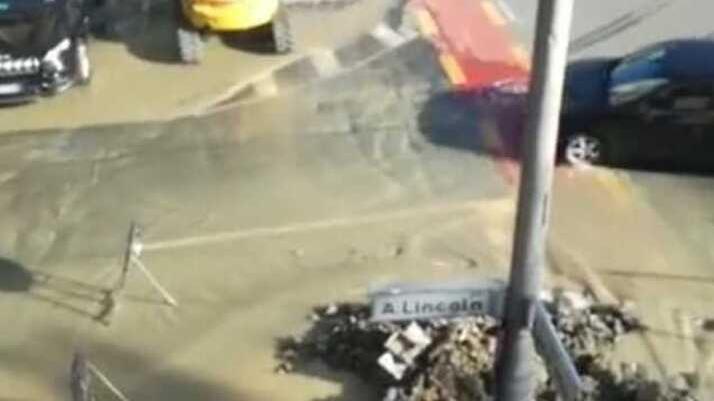 Carpi I lavori del cantiere rompono un tubo dell’acqua Maxi allagamento tra via Marx e via Lincoln