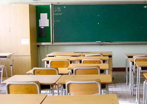 A 16 anni racconta l’orrore nel tema a scuola: «Violentata in casa da mio cognato» 