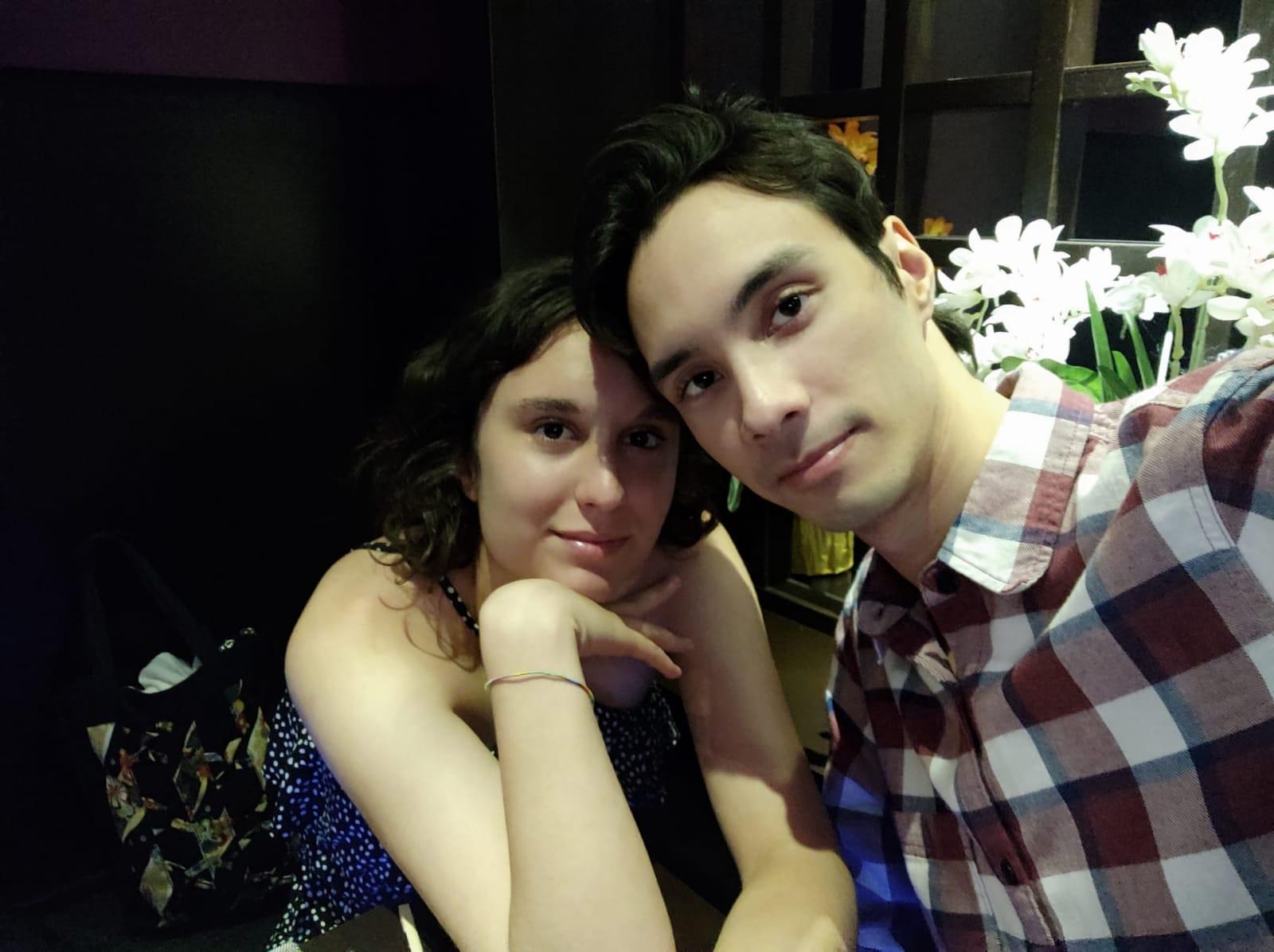Sebastian Galassi con la fidanzata Valentina. I due stavano progettando un viaggio insieme in Giappone