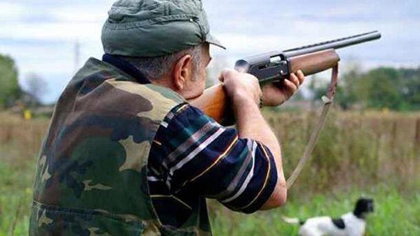 Ferito a un ginocchio da una fucilata, non viene soccorso: cacciatore denuncia l’episodio ai carabinieri