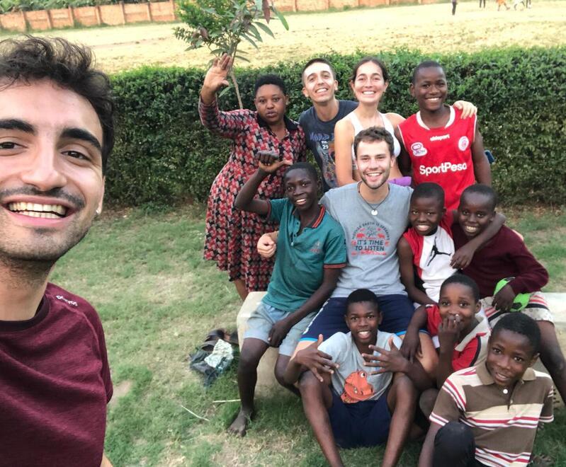Sette studenti di Medicina in Tanzania a curare i bambini