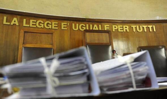 A 74 anni nudo davanti all’amica della figlia: «Facciamo sesso, ti pago». Il caso a Montopoli