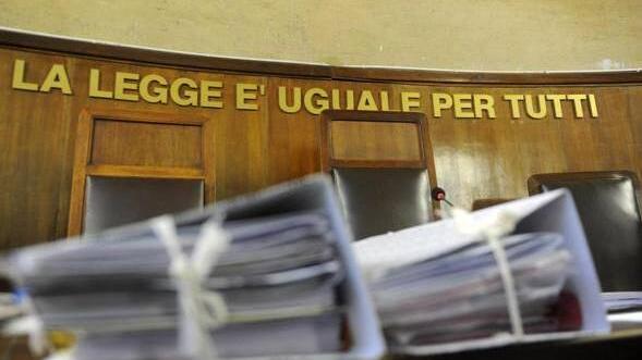 A 74 anni nudo davanti all’amica della figlia: «Facciamo sesso, ti pago». Il caso a Montopoli