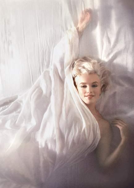 Lei, la seta bianca e lo Chanel n. 5: così Kirkland celebrò Marilyn 
