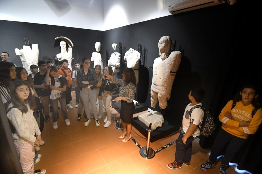 
	Un momento della visita delle scolaresche al museo (foto di Francesco Pinna)

