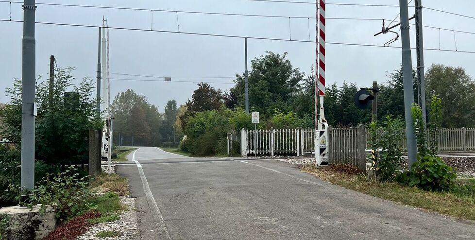«Carpi, sbarre del casello in tilt Noi quasi uccisi dal treno» 