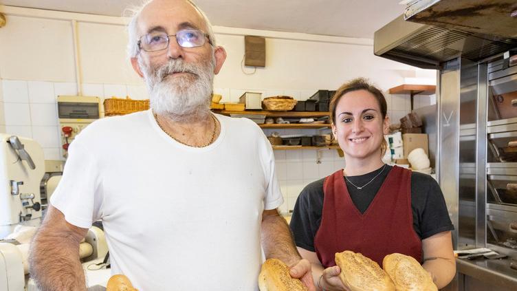 Modena, dona il pane ai clienti: «Un piccolo gesto in tempi difficili»