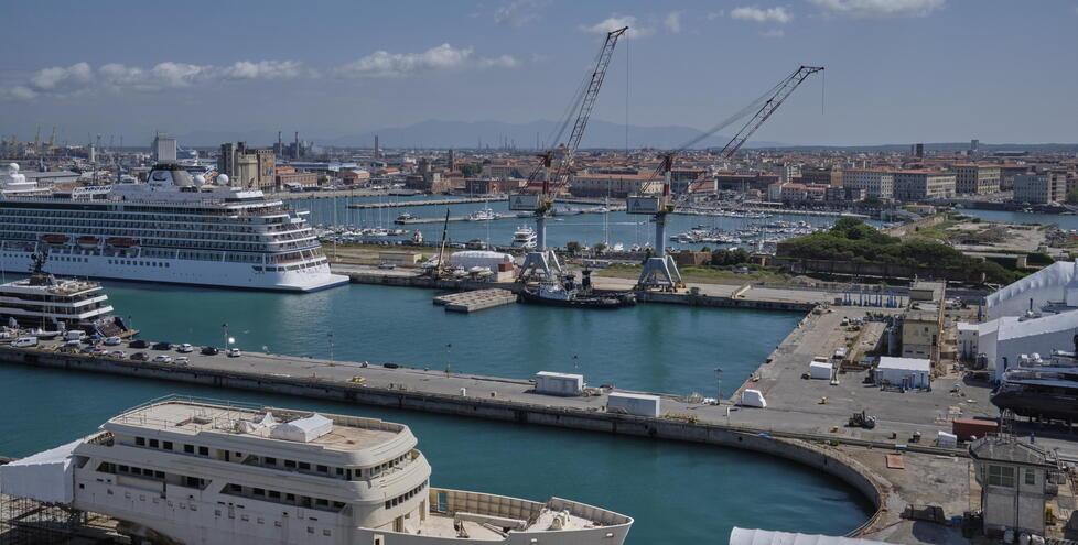 Una veduta del porto di Livorno
