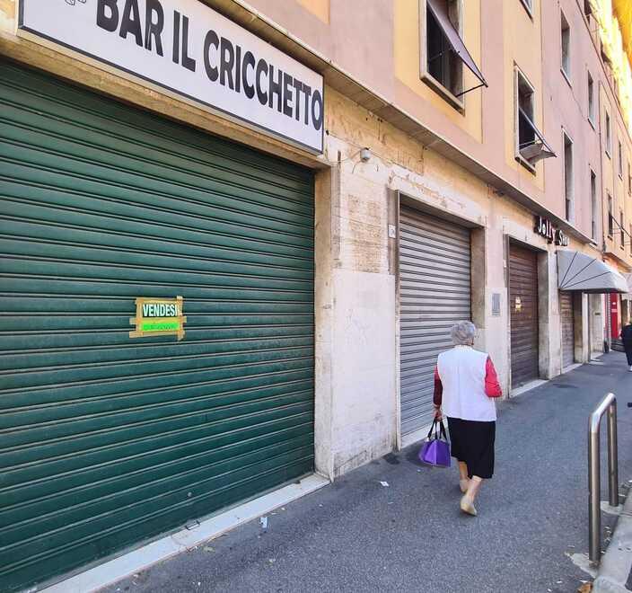 Saracinesche abbassate in centro città (foto di Daniele Stefanini/Silvi)