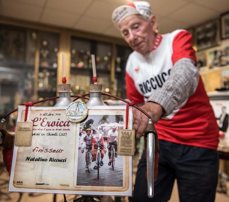 Nessuno è “Eroico” come Natalino: a quasi 90 anni continua a pedalare 