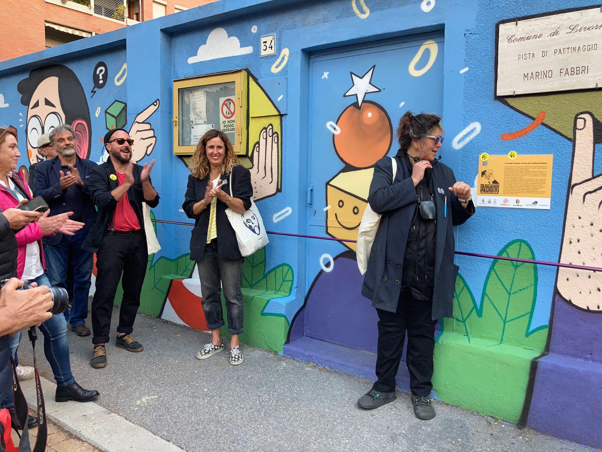 Incastri colorati a Livorno, così il murale racconta l’affido. «È l’arte che unisce» 