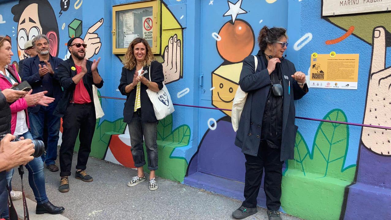 Incastri colorati a Livorno, così il murale racconta l’affido. «È l’arte che unisce»
