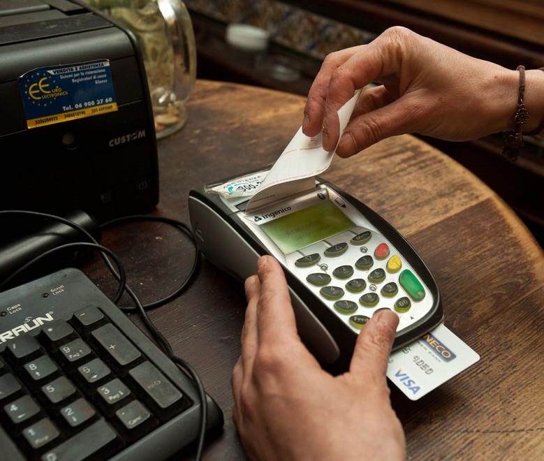 Ferrara. Carte clonate, phishing, false mail e bancomat alterati: come difendersi