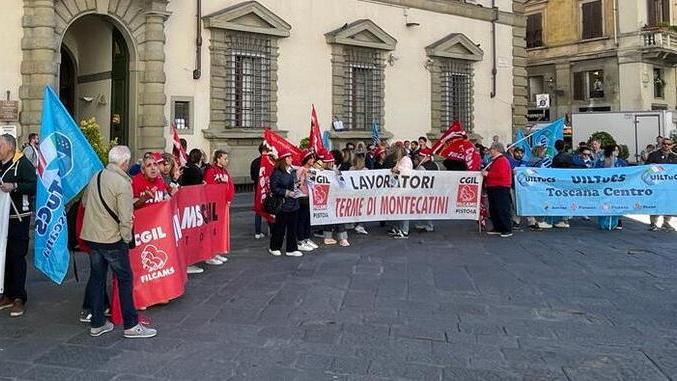 La protesta in piazza Duomo a Firenze