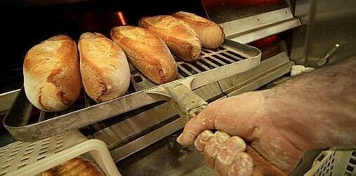 Gli effetti della crisi: «Pane anche a otto euro al chilo» e all’orizzonte tante le chiusure
