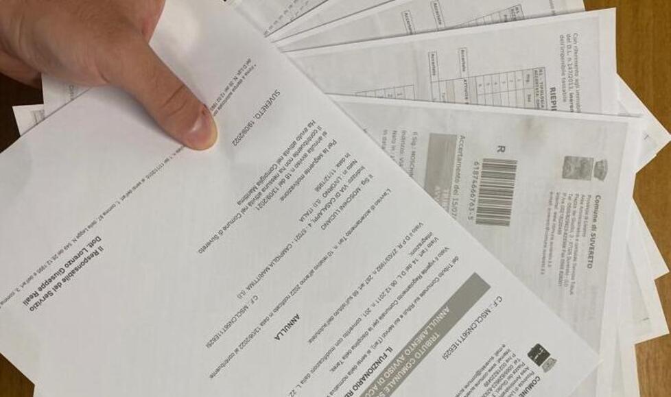 Alcune delle carte tra avvisi di accertamento e atti di annullamento che si susseguono dal 2019