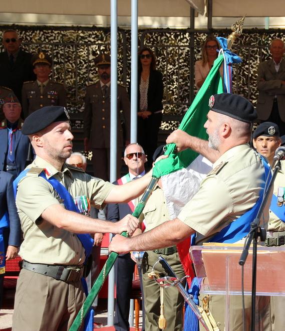 La Bandiera Di Guerra Alla “Sassari” Momento Storico Per La Brigata La ...