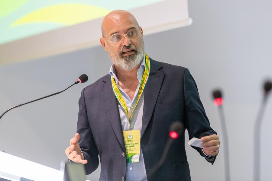 
	Stefano Bonaccini, modenese, presidente della Regione,&nbsp; ha confermato: "Mi candider&ograve; alla segreteria se sar&ograve; utile al Pd, non a me stesso"

