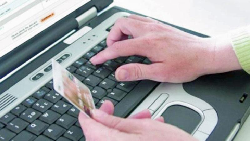 Falsi sms, email e chiamate. Così ogni giorno provano a svuotarci il conto