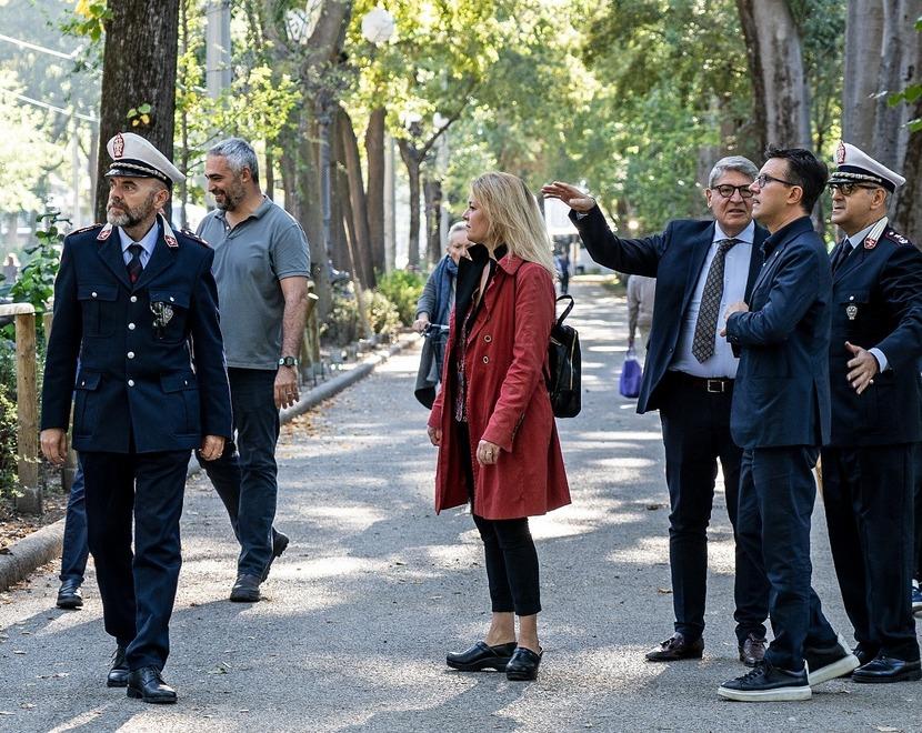 Un momento del sopralluogo effettuato nel parco dal sindaco Dario Nardella insieme all’assessora Benedetta  Albanese e al prefetto Valerio Valenti