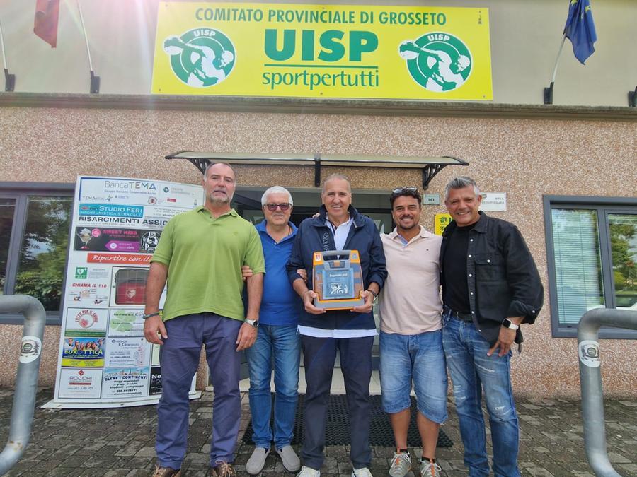 Malore a beach tennis, rianimato da istruttore e giocatori