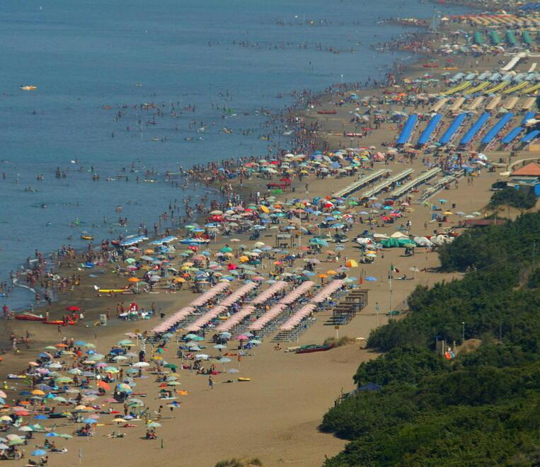 Una veduta della spiaggia di Marina di Castagneto