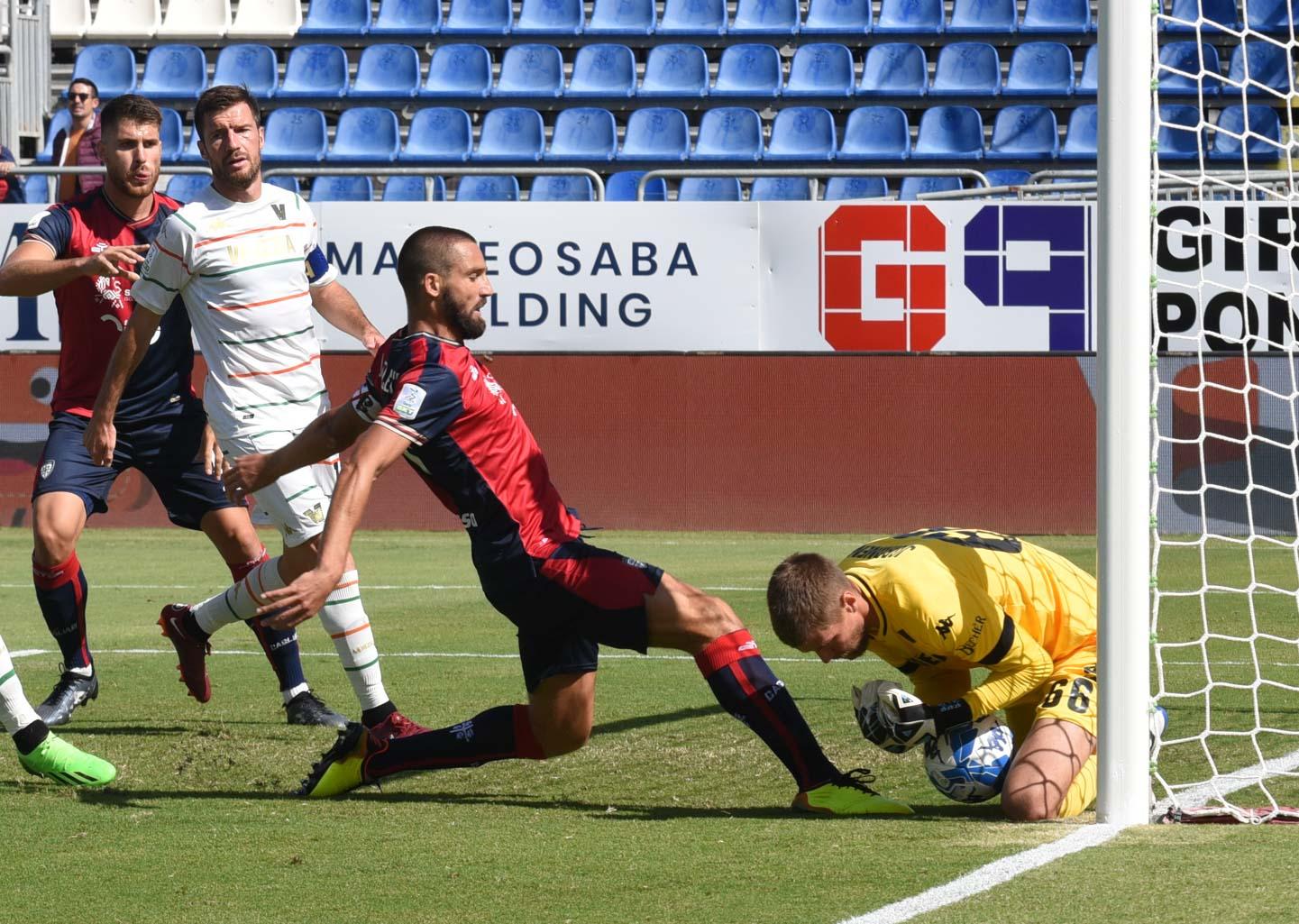 Pavoletti sotto porta, il bomber livornese non si è ancora sbloccato