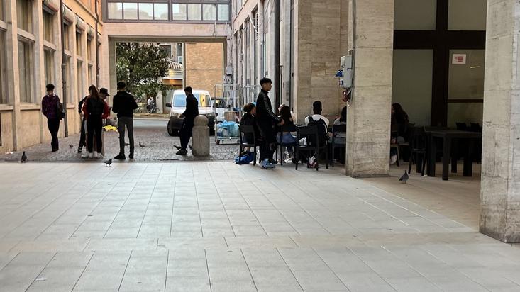 Sassaiole e risse, a Ferrara paura in Galleria: «Pronto un esposto alla Procura»