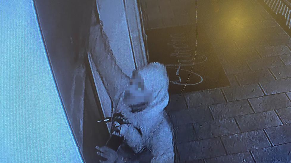 Modena. Ladri scatenati in via Emilia Est: assalto al negozio, poi al bar