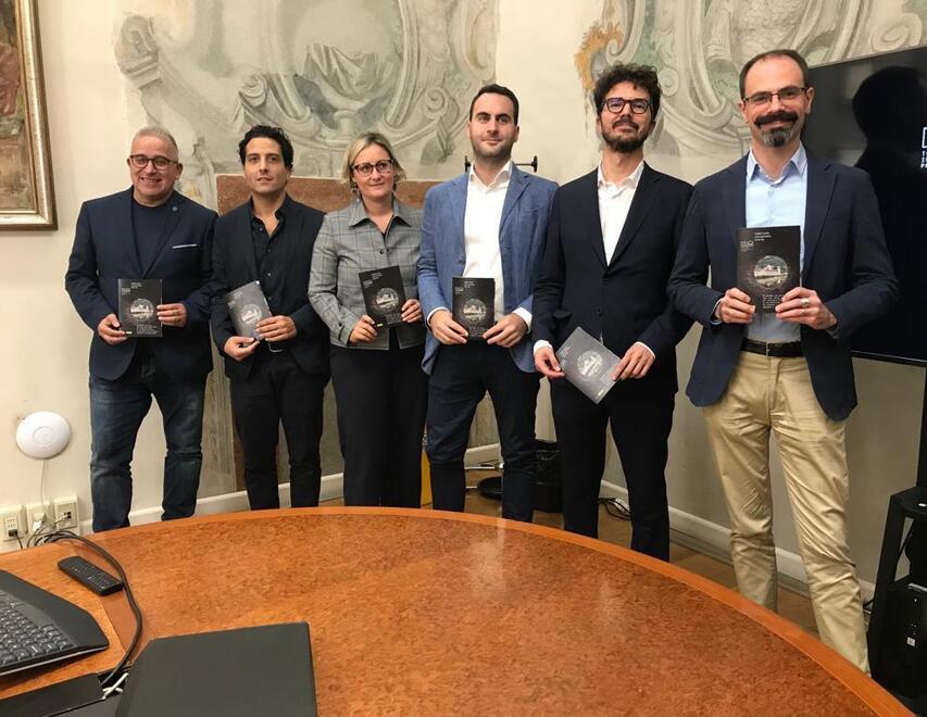 Tour dentro le fabbriche tessili per scoprire come si produce