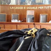 È odontotecnico ma fa il dentista: finisce sotto accusa con altre 5 persone
