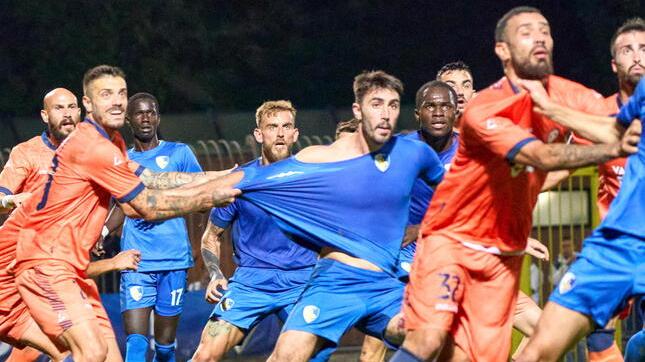 Un calcio d’angolo per il Prato Mischia in area arancione (foto Autovino)