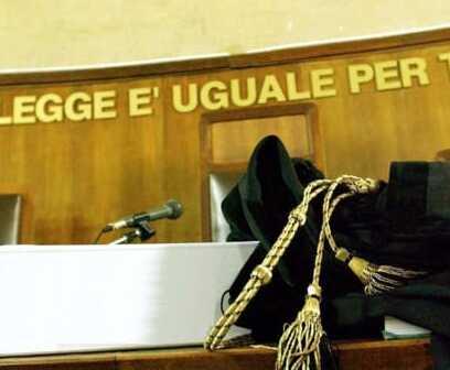 «Tanto muore»: scopre la malattia della madre dalle offese dei vicini di casa