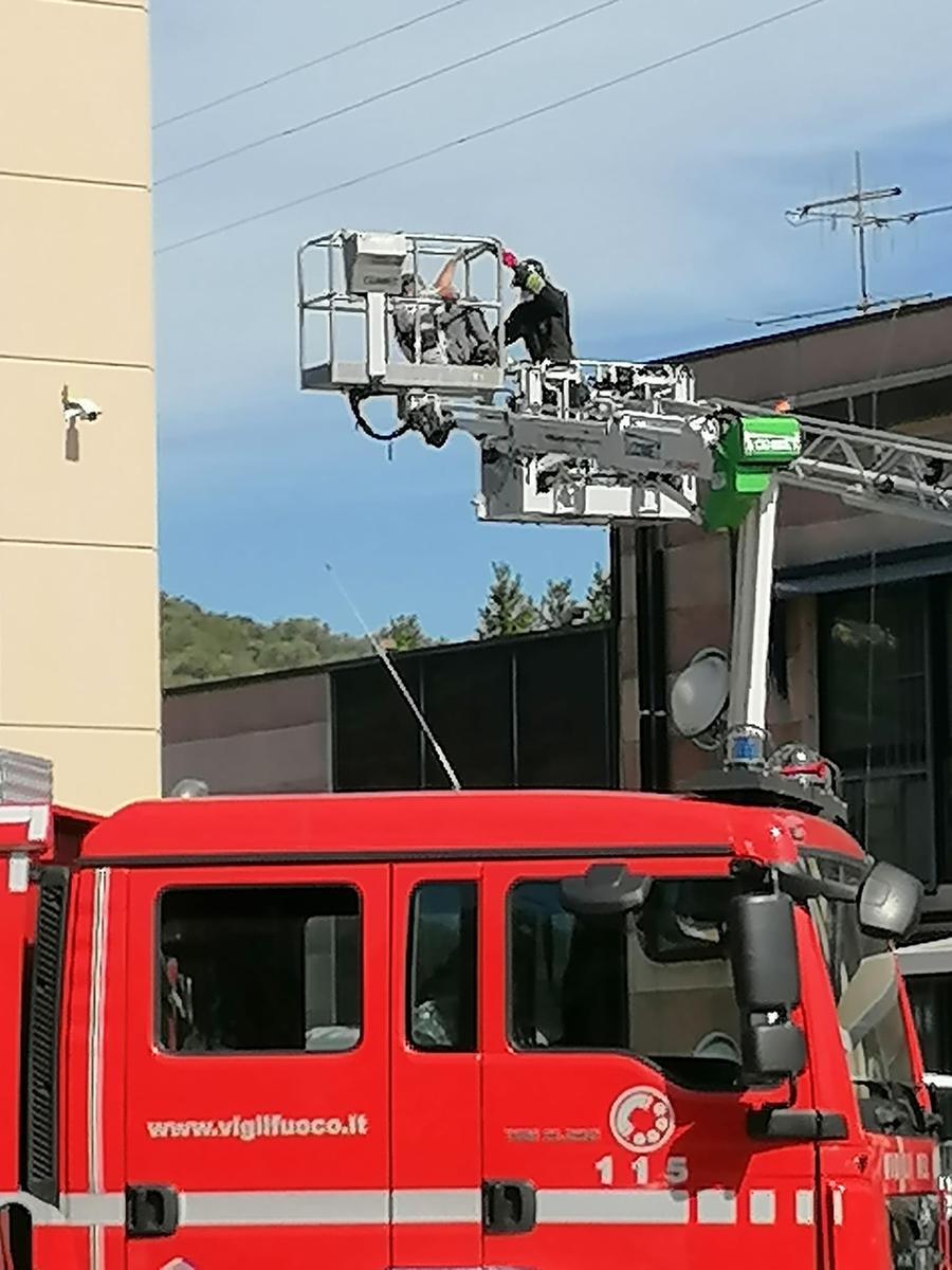 
	L'uomo soccorso dai vigili del fuoco

