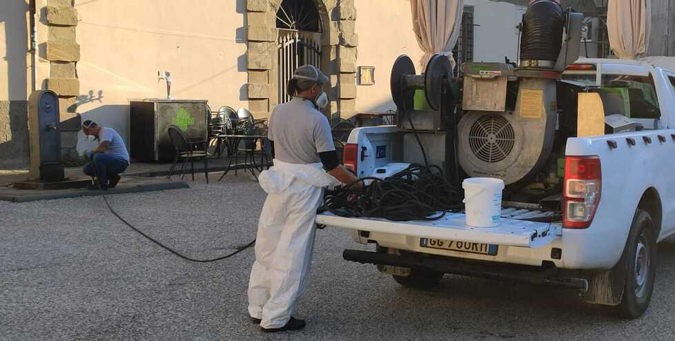 L’opera di disinfestazione ha interessato la zona intorno a piazza Antelminelli e la Cattedrale