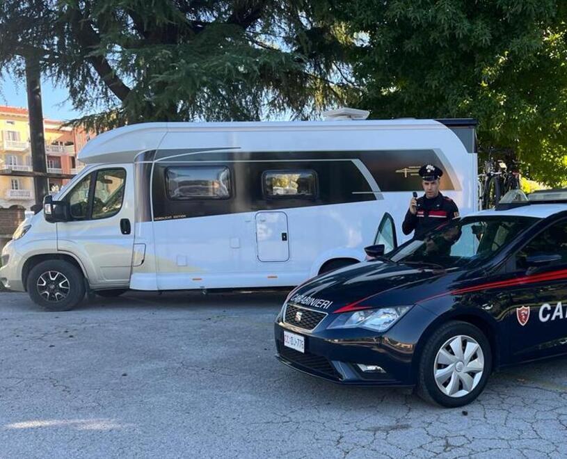 Già espulso, rientra a Lucca  e forza un camper: arrestato