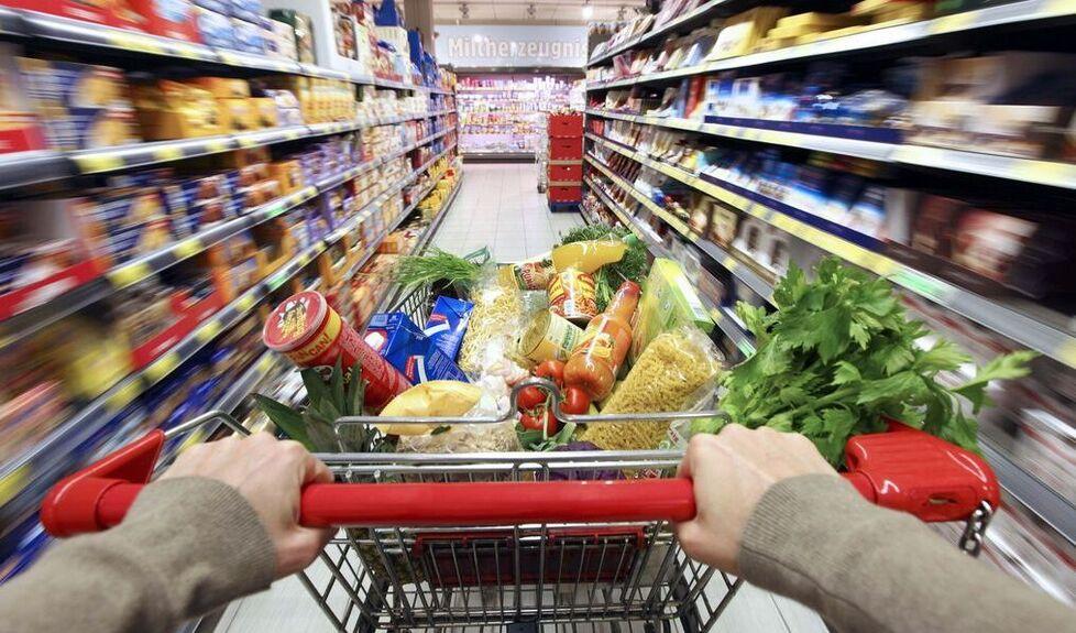 Contro il caro spesa è corsa al discount: cresce il fatturato del cibo “low-cost” 