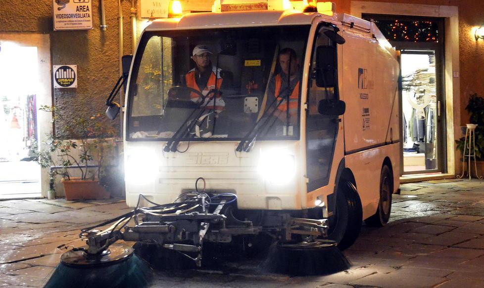 Un’ora invece di quattro per spazzare le strade 